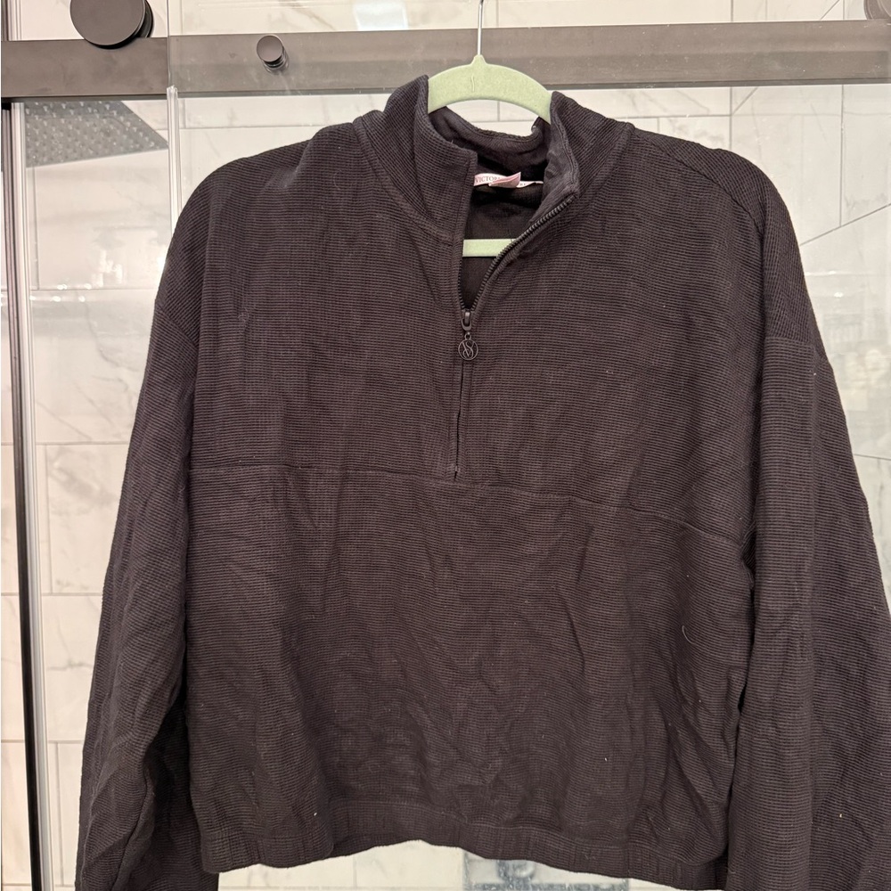Women’s crop VS black top